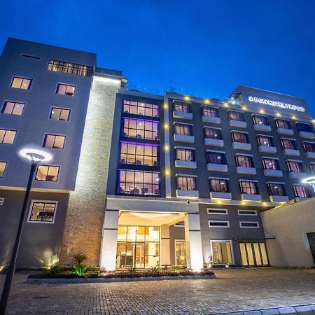 Bon Hotel Tripod Оуери Екстериор снимка