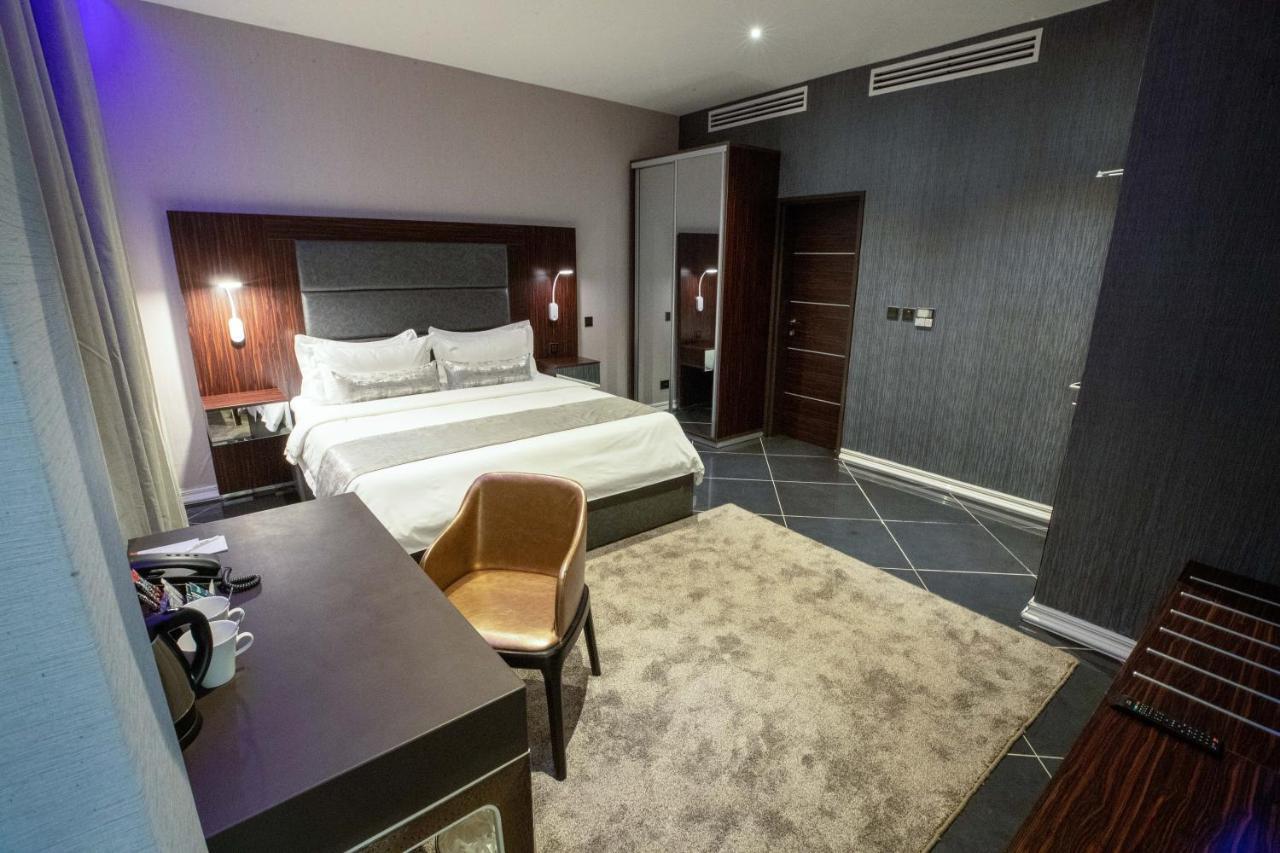 Bon Hotel Tripod Оуери Екстериор снимка