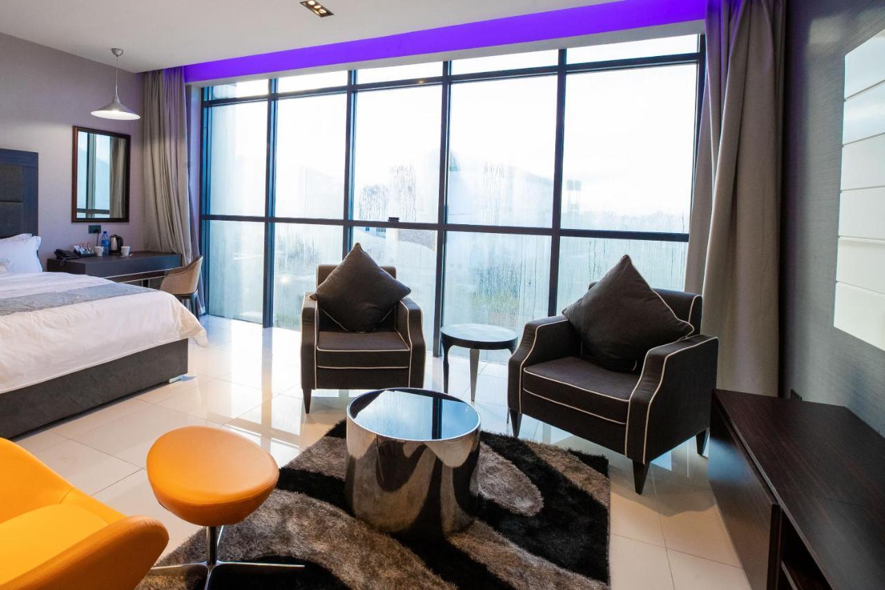 Bon Hotel Tripod Оуери Екстериор снимка
