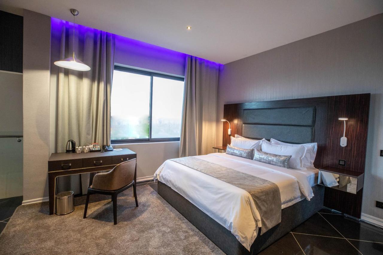 Bon Hotel Tripod Оуери Екстериор снимка